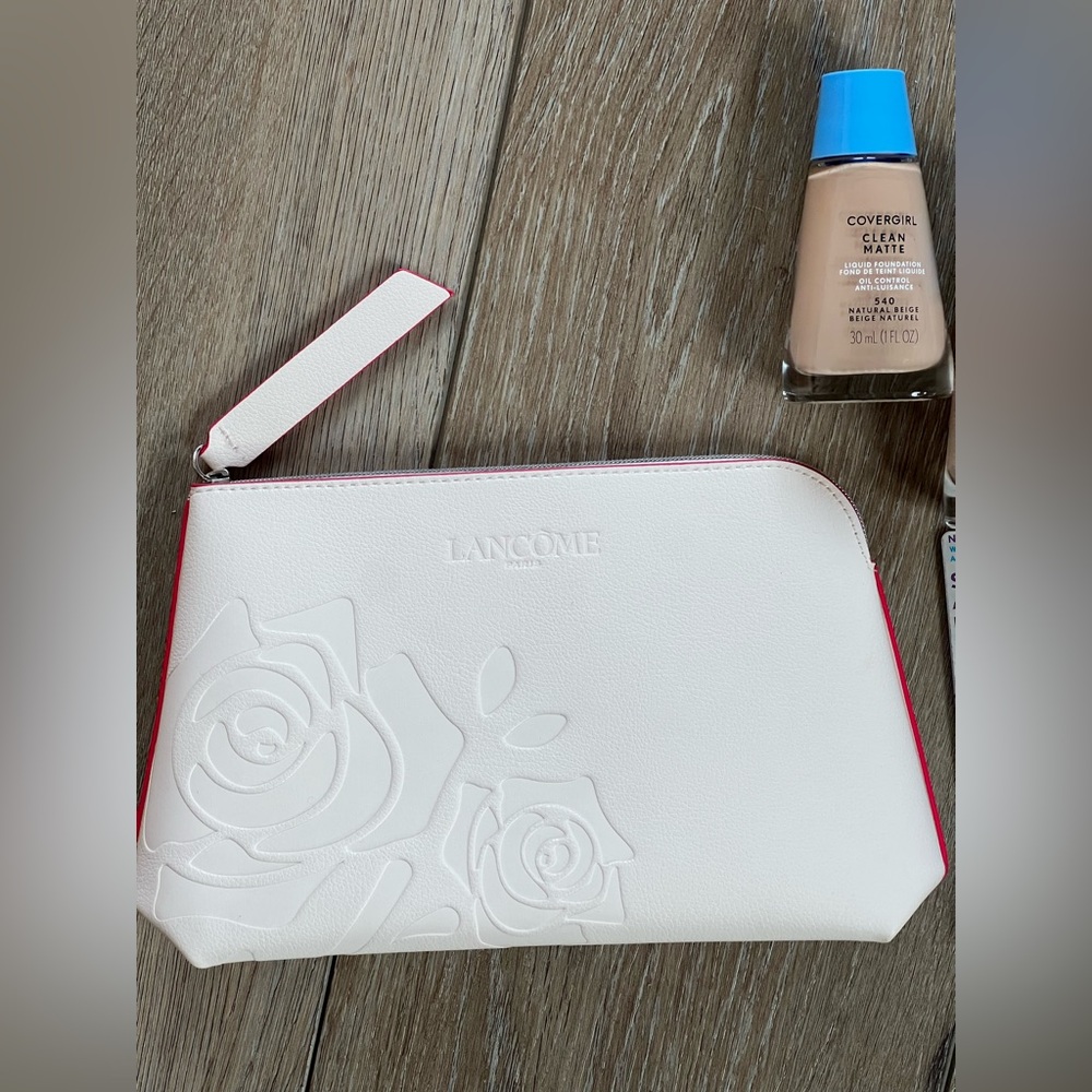 NIB Makeup bundle makeup case - Picture 2 of 4